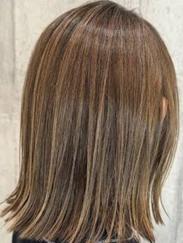 【大人女性におすすめ】気になる白髪をカバーしながらお洒落を楽しみませんか?明るめ白髪染も対応◎