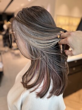 ステアケース 武蔵小杉店(stair:case) 白髪を活かしたフェイスフレーミング×インナーカラー