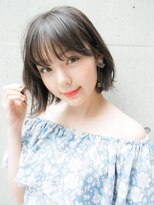 ルティア(Lutia) グレーアッシュ 大人可愛い 外ハネで夏っぽショート