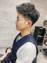 アンダーバーホワイト(_WHITE)&nbsp;フェードツイストスパイラルパーマ