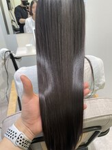 今までにない仕上がりに感動♪話題のナチュラルな仕上がりで癖を伸ばす酸性ストレート導入♪