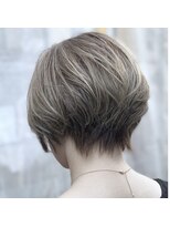 ヘアー キュア トランク(Hair Cure TRUNK) 白髪染めもブリーチを入れてハイトーンに☆大人レディショート