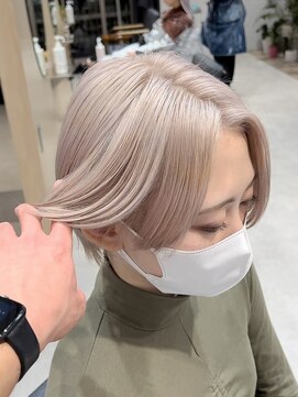 スタン 渋谷(Stam) ダブルカラーショートカットハイトーン大人ショートボブ前髪あり