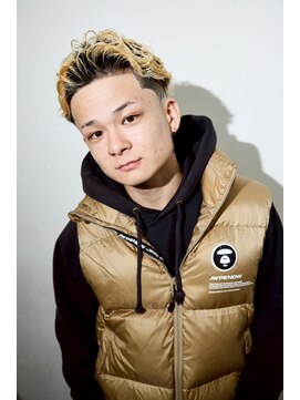 チルチェア 横浜(CHILL CHAIR) フェード×ルーズバックパーマ×ブリーチ <横浜/バーバー/床屋>