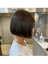 ジエクト ヴィシア(The Ect VIXIA)&nbsp;ミニボブ　首が長く見えるボブ　縮毛矯正　グレージュ　大人ボブ