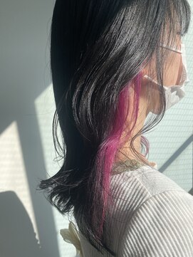 イリ 梅田(ili) イヤリングカラーホットピンク