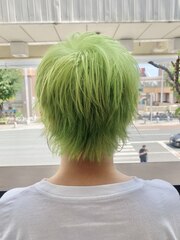 黄緑×ショートヘア