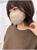 ワンカラーで柔らかいベージュ/くびれボブ