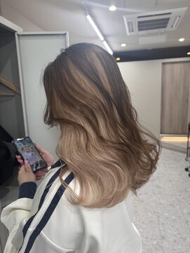 シカ 神戸三宮元町店(Cica) インナーカラー デザインカラー ミディアム ブリーチ 三宮