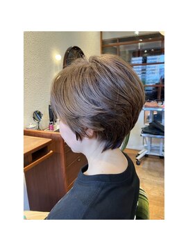 エルサフィロ キタハマ(el zafiro kitahama) 20×30×40代×似合わせカット×クセ毛ショート×明るめ白髪染め