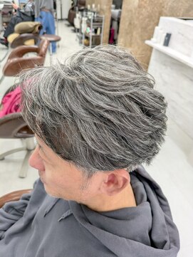 ジパングノアールオム 曳舟店(Zipangu NOIR HOMME) くせっけ活かしのパーマ風ショートなイケオジスタイル