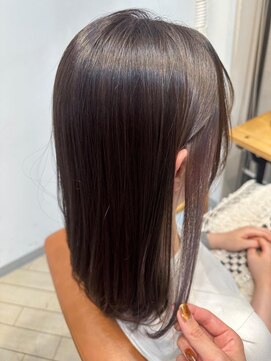 ユニ バイ マグ 長野店(Uni.by Mag) イヤリングカラー暗めグレージュミディアムレイヤー