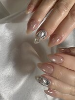 ジゼル(GISELLE) Luster Beige(上品な艶)×ジュエリーのような埋め尽くしnail