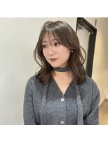 ニコ シモノセキ(NIKO Shimonoseki)&nbsp;赤味なしの、透けるくらいのくすみ感オリーブ