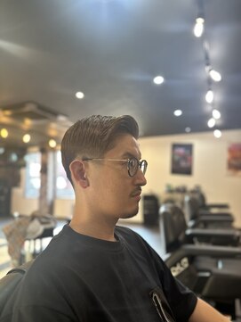 バーバーショップ ネオ セカンド(BARBERSHOP NEO2nd) 大人ロースキンフェード 黒髪ショートバーバースタイル