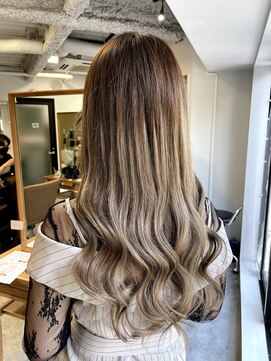 フツーロ 栄(FUTURO) プルエクステ