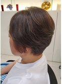 白髪ぼかしハイライトのさっぱりショート