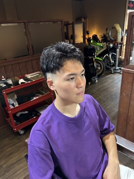 カットスペース キャロル(CUT SPACE CAROL) ツーブロスキンフェード