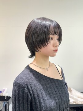 ホロ(hollo) レイヤーショートウルフカットハッシュカットブルーブラック