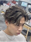 渋谷ハイライトカラーフェザーパーマセンターパートルーズパーマ