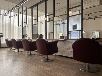 アグ ヘアー ビセオ 弘前早稲田店(Agu hair viseo)の写真/お子様連れのご来店もOK◎忙しいママ・パパも、ご家族で通いやすいサロン♪