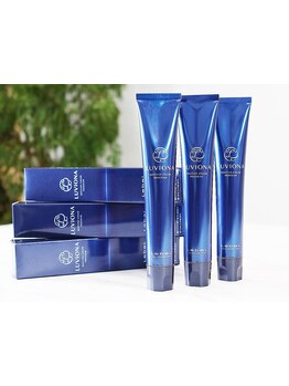 【ルビオナカラー】頭皮専用のトリートメントを使用。頭皮にやさしく低刺激。