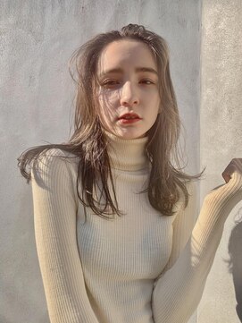 ナル(nalu.) くすみベージュ / ミディアムレイヤー / 透明感カラー