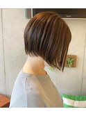 アッシュベージュの前下がりショートボブ☆