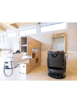 マンツーマン施術の半個室セミプライベートサロン。2席のみの空間で最高に贅沢なリラックスを♪