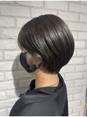 ショートボブ×イヤリンググレージュ