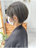 オリーブカラー×丸みショート