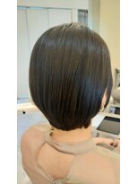耳かけ可愛いショートレイヤー×ダークグレージュ