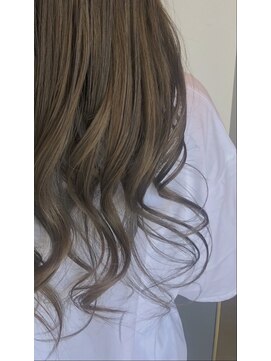 ルーチェロッソ(Luce Rosso) ブルーベージュカラー