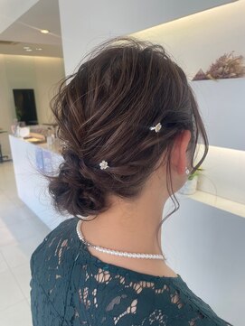 スリーヘアーデザインズ(Three Hair Designs) 大人シニヨンアレンジ