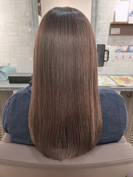 プライマル(Primal)の写真/ヘアケアの豊富な知識と多くの施術実績から生まれたオリジナルTRで髪を内外からケア！健康的で艶やかな髪に