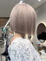 ソル ジングウマエ(SOL JINGUMAE) ハイトーンカラータッセルボブ切りっぱなしボブ外ハネボブ顔周り