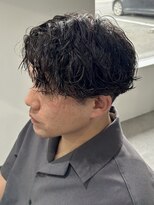 ヒュイル バイ ニアウ(Hwyl by Niau)&nbsp;ソフトツイストパーマメンズカットパーマツイストセンターパート