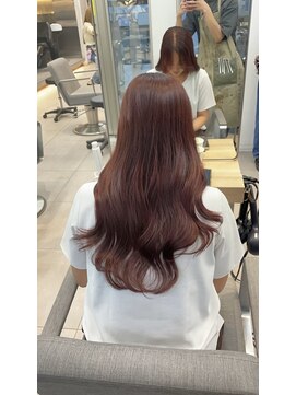 エラ(Ella) 髪質改善カラーで魅せるカシスレッド