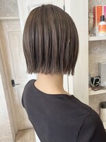 キャアリー(Caary)&nbsp;福山市Caaryミニボブ春夏オリーブベージュ外ハネ切りっぱなし