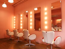 スリーク Sleekの雰囲気（スタッフが親身になってヘアスタイルの相談に乗ります！）