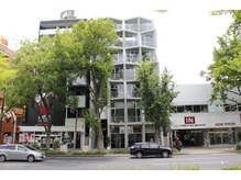 若宮大通り沿いで地下鉄からも徒歩3分！市営駐車場目の前な好立地☆お買い物ついでに便利な場所。