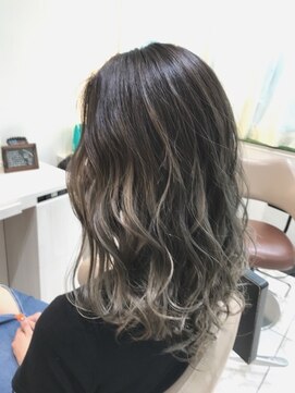 グレージュ ハイライトグラデーションカラー L アッシュ 大宮店 Ash のヘアカタログ ホットペッパービューティー