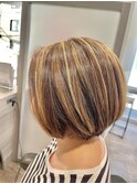  20代30代大人可愛い前下がりストレート大人ボブハイライト