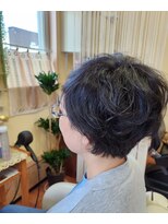 アメリ&nbsp;くせ毛を活かしたスタイリッシュなときめきショート