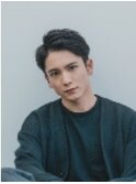 スーツ黒髪ショートマッシュ爽やかツーブロックゆるパーマ