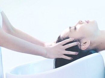 アイ(eYe)の写真/【四日市】癒しのヘッドスパで頭皮環境を整え、健やかな頭皮と髪に導きます◇寝落ちしそうな極上の心地よさ