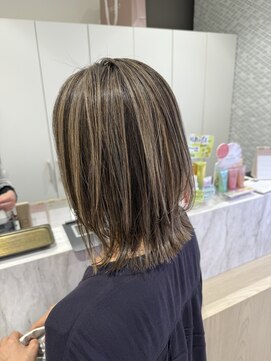 ケンジ 平塚 アネッタ(KENJE annetta) レイヤー×ハイライト×白髪ぼかしデザイン