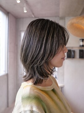 ロエ(loe) 品と抜け感の大人レイヤーボブ