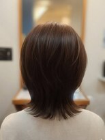 フリージア(freesia) 30代40代50代/ミディアムレイヤー/大人ウルフ