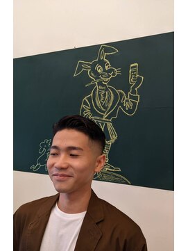 ヴィクターサルーンケイ(VICTOR SALOON K) フェードカット